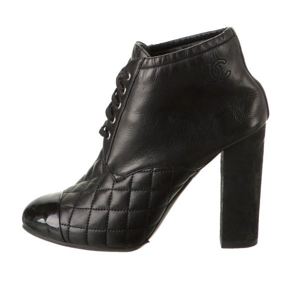 Authentic CHANEL 9 Matelasse QUILTED LEATHER $1290 Logo Ankle Boots SEXY Black - Picture 1 of 5